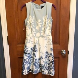 JUST TAYLOR Blue & White Flower Dress Size 2